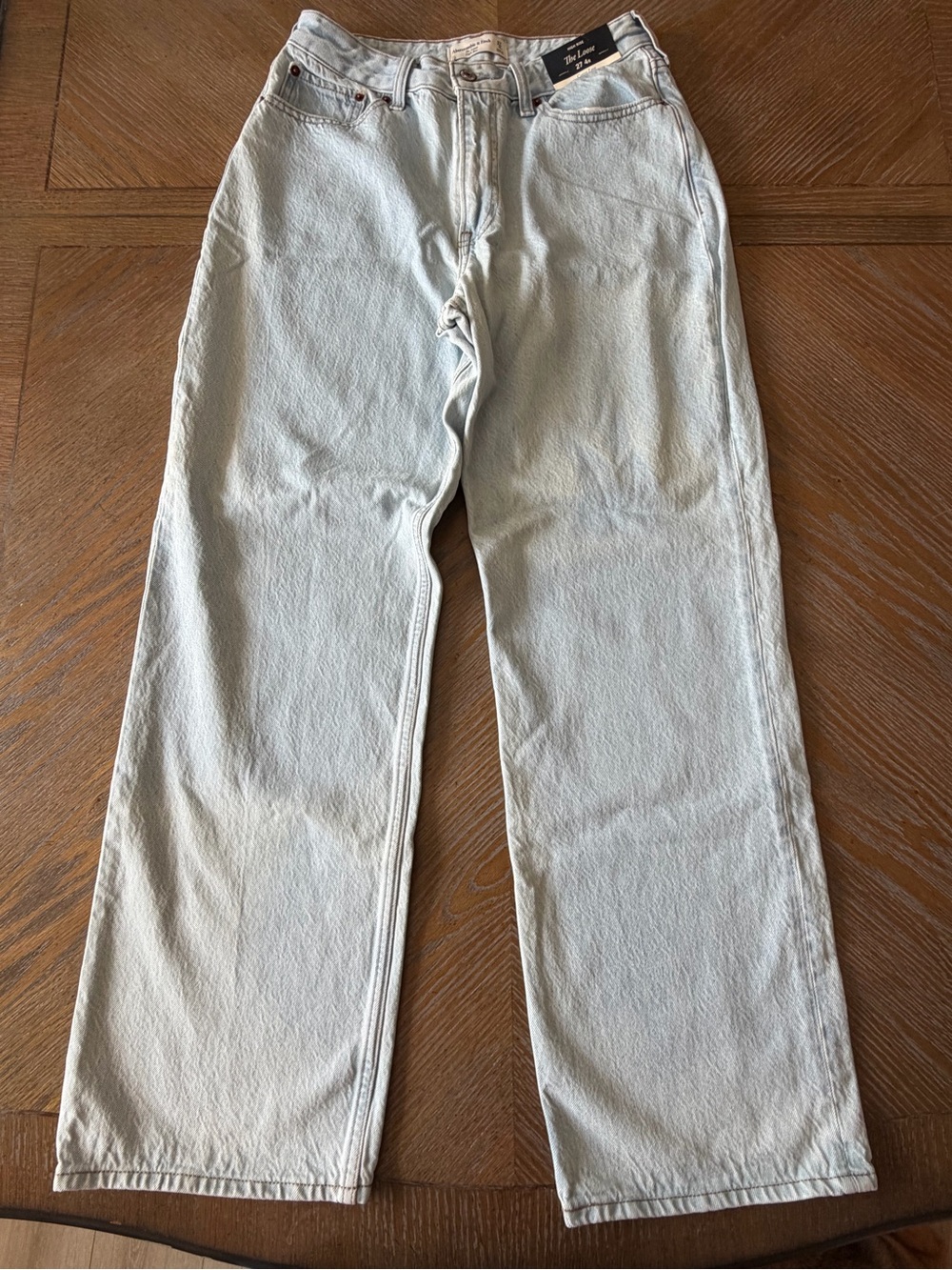 NWT Abercrombie Curve Love The Loose High Rise Jeans 27 4R Light Wash